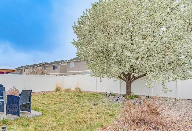 6 Mi To Dia: Denver Home W/ Fenced Yard & Fire Pit