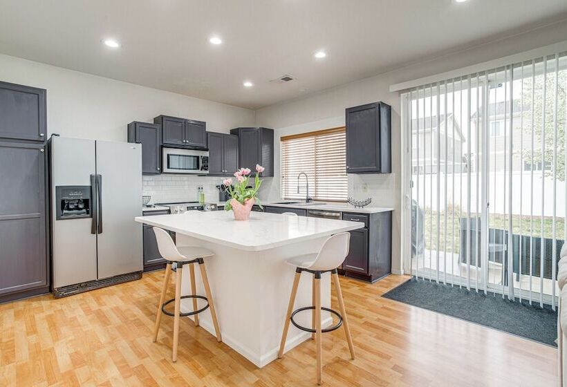 6 Mi To Dia: Denver Home W/ Fenced Yard & Fire Pit