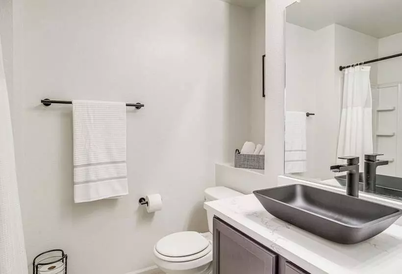 6 Mi To Dia: Denver Home W/ Fenced Yard & Fire Pit