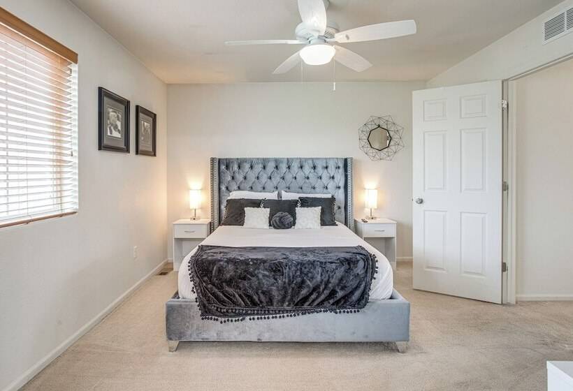 6 Mi To Dia: Denver Home W/ Fenced Yard & Fire Pit