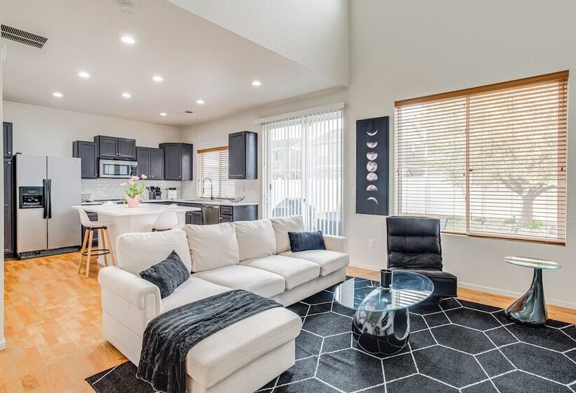 6 Mi To Dia: Denver Home W/ Fenced Yard & Fire Pit