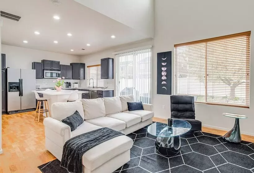 6 Mi To Dia: Denver Home W/ Fenced Yard & Fire Pit