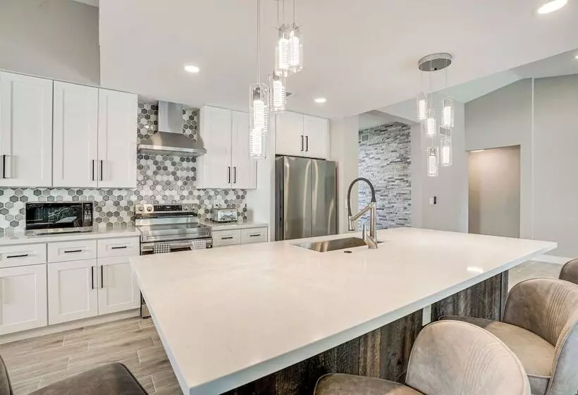 Home Near Spring Training & State Farm Stadium!