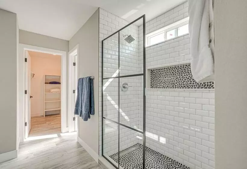 Home Near Spring Training & State Farm Stadium!