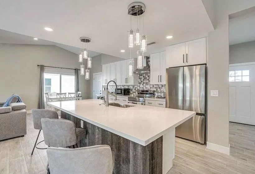 Home Near Spring Training & State Farm Stadium!