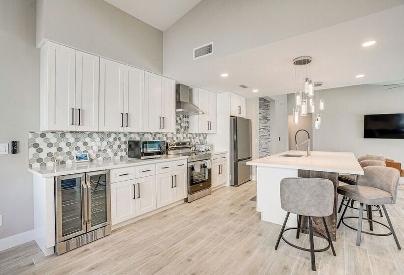 Home Near Spring Training & State Farm Stadium!