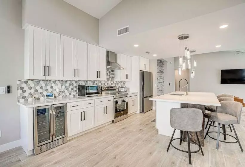 Home Near Spring Training & State Farm Stadium!