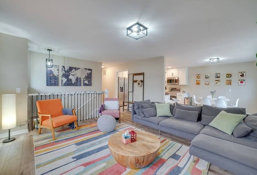 Modern Urbana Home: 2 Mi To University Of Illinois