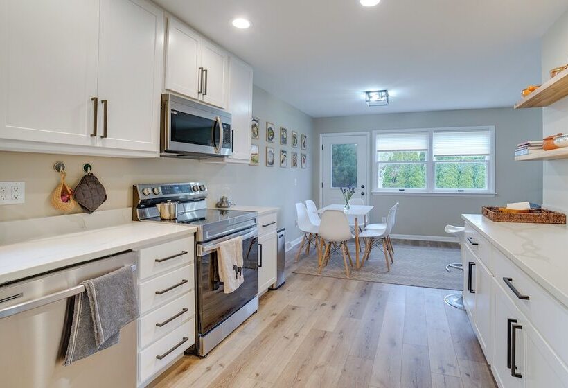 Modern Urbana Home: 2 Mi To University Of Illinois