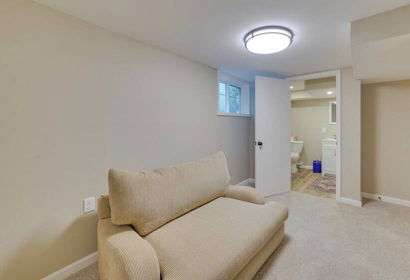 Modern Urbana Home: 2 Mi To University Of Illinois