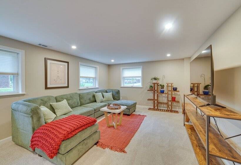 Modern Urbana Home: 2 Mi To University Of Illinois