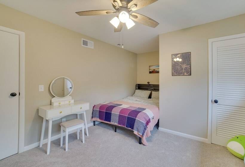 Modern Urbana Home: 2 Mi To University Of Illinois