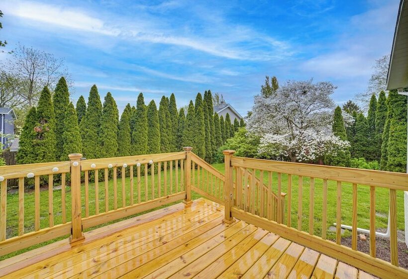 Modern Urbana Home: 2 Mi To University Of Illinois