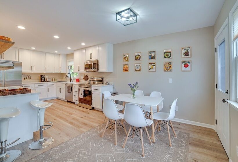 Modern Urbana Home: 2 Mi To University Of Illinois