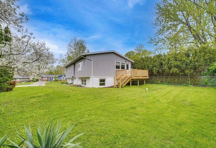 Modern Urbana Home: 2 Mi To University Of Illinois