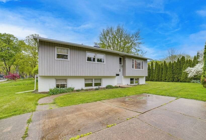 Modern Urbana Home: 2 Mi To University Of Illinois