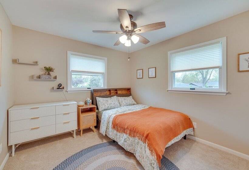 Modern Urbana Home: 2 Mi To University Of Illinois