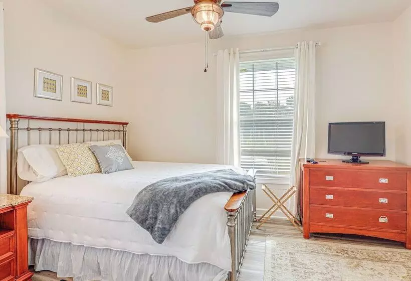 Pensacola Home On 1 Acre W/ Large Yard & Grill!