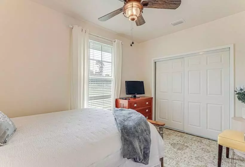 Pensacola Home On 1 Acre W/ Large Yard & Grill!