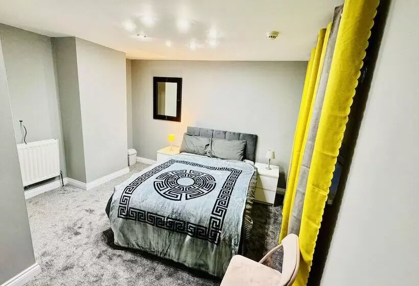 اقامتگاه 4 Bedrooms Full House Stourbridge Birmingham