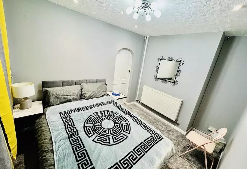 اقامتگاه 4 Bedrooms Full House Stourbridge Birmingham