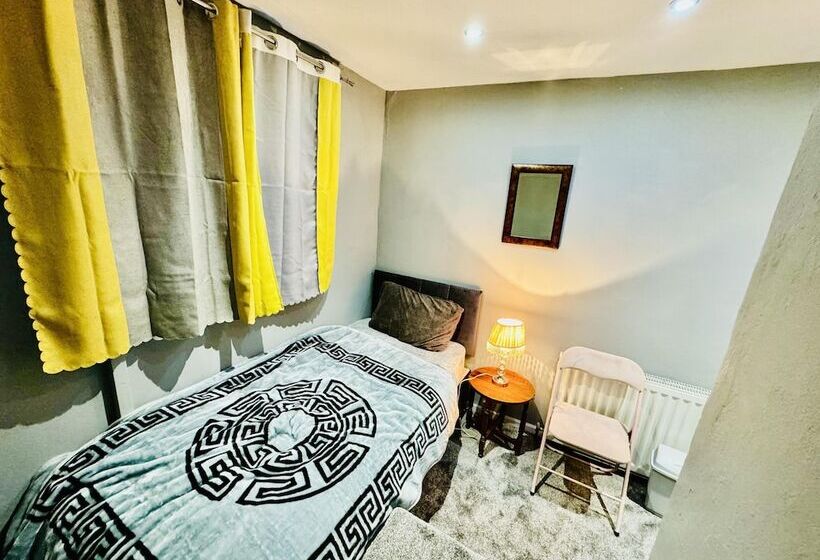 Резиденция 4 Bedrooms Full House Stourbridge Birmingham