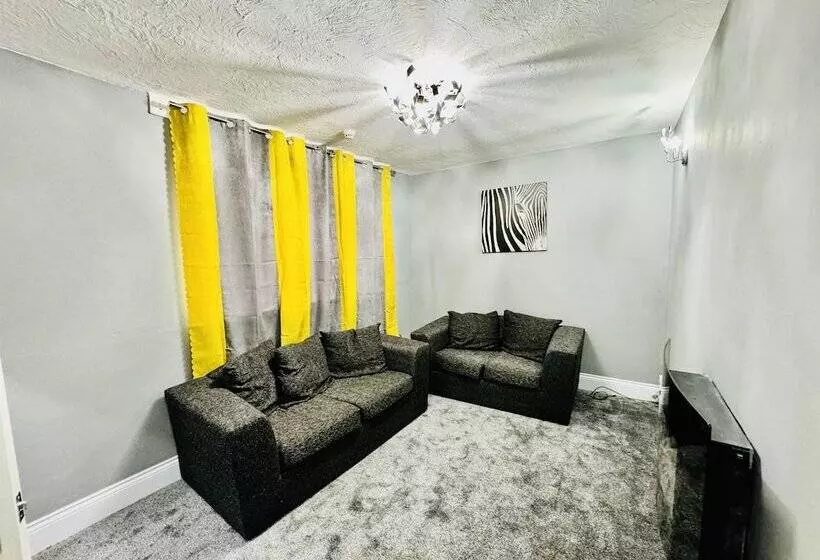 اقامتگاه 4 Bedrooms Full House Stourbridge Birmingham