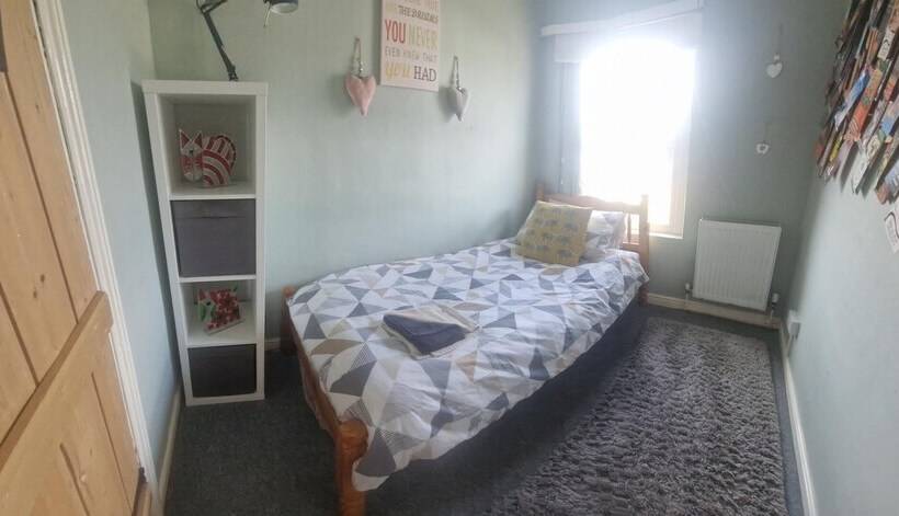 إقامة 3br Sleeps6 Petsok Off Road Parking Garden