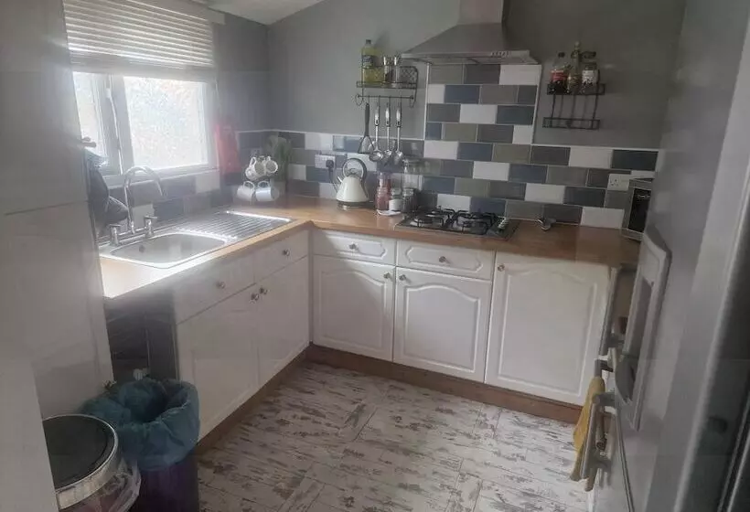 Residenssi 3br Sleeps6 Petsok Off Road Parking Garden