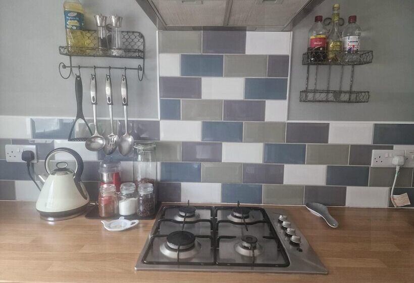 إقامة 3br Sleeps6 Petsok Off Road Parking Garden