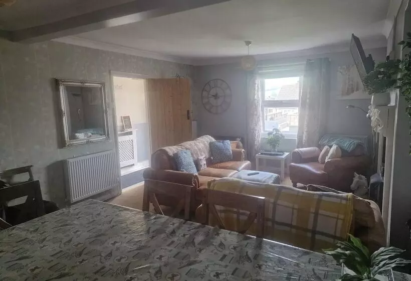 Residenssi 3br Sleeps6 Petsok Off Road Parking Garden