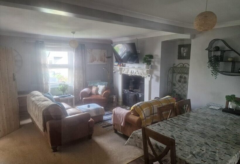 إقامة 3br Sleeps6 Petsok Off Road Parking Garden