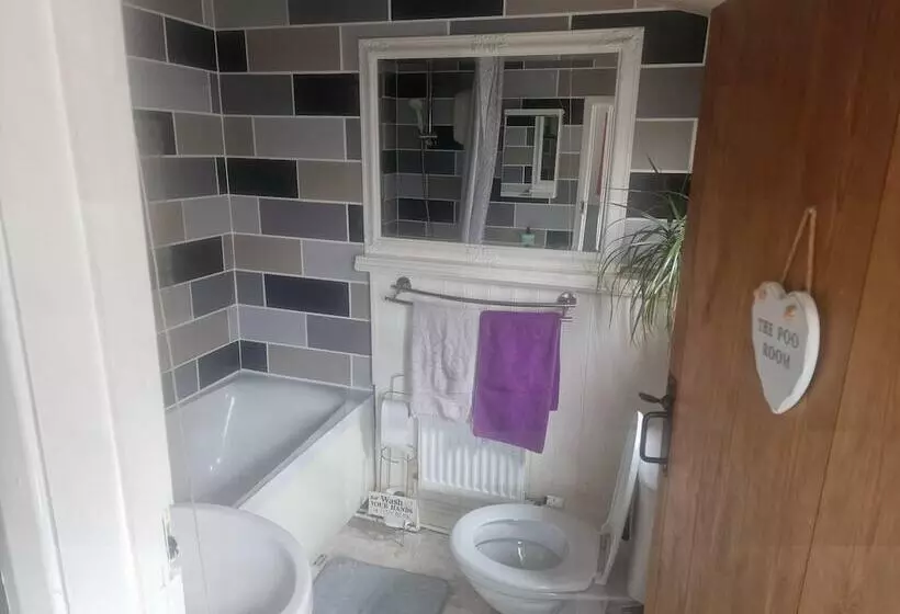 Residenssi 3br Sleeps6 Petsok Off Road Parking Garden