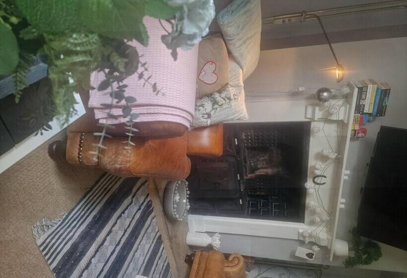 إقامة 3br Sleeps6 Petsok Off Road Parking Garden