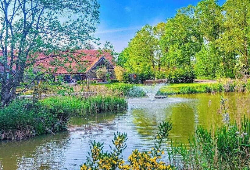 Курорт Hay S Wood Retreat