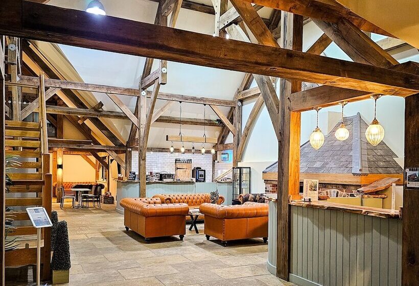 Курорт Hay S Wood Retreat