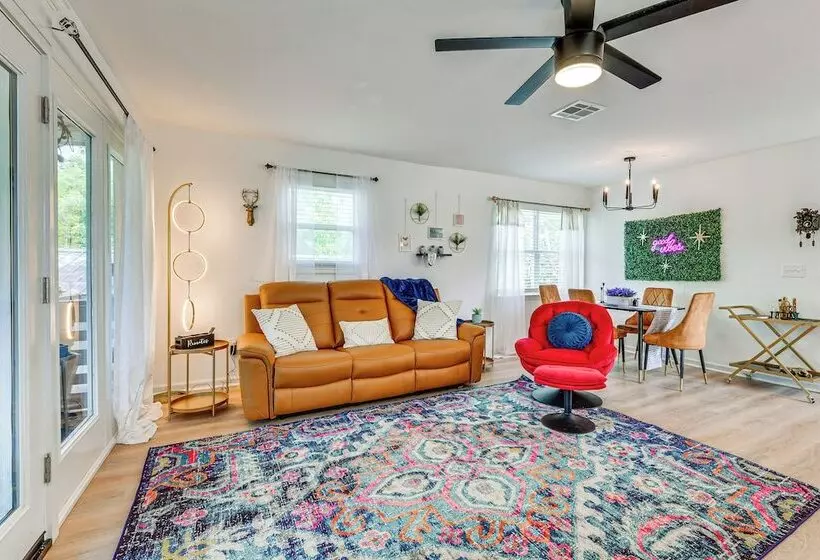 Riverfront Springfield Home W/ Scenic Deck & Dock!