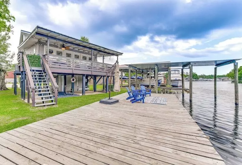 Riverfront Springfield Home W/ Scenic Deck & Dock!