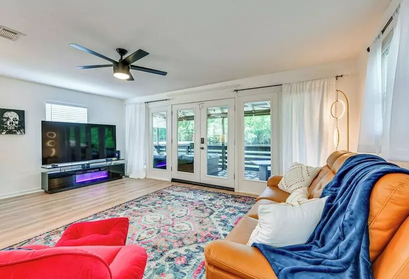 Riverfront Springfield Home W/ Scenic Deck & Dock!