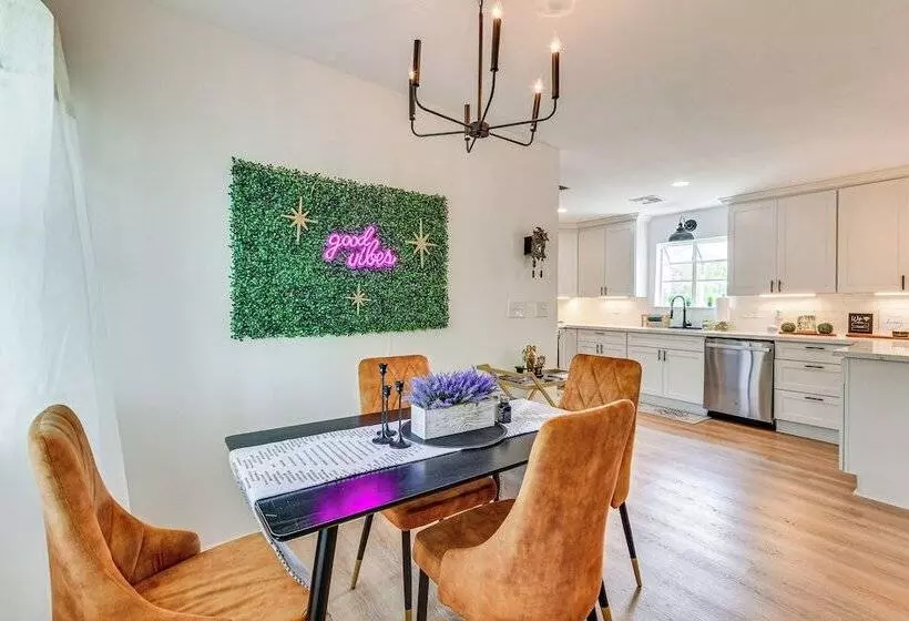 Riverfront Springfield Home W/ Scenic Deck & Dock!