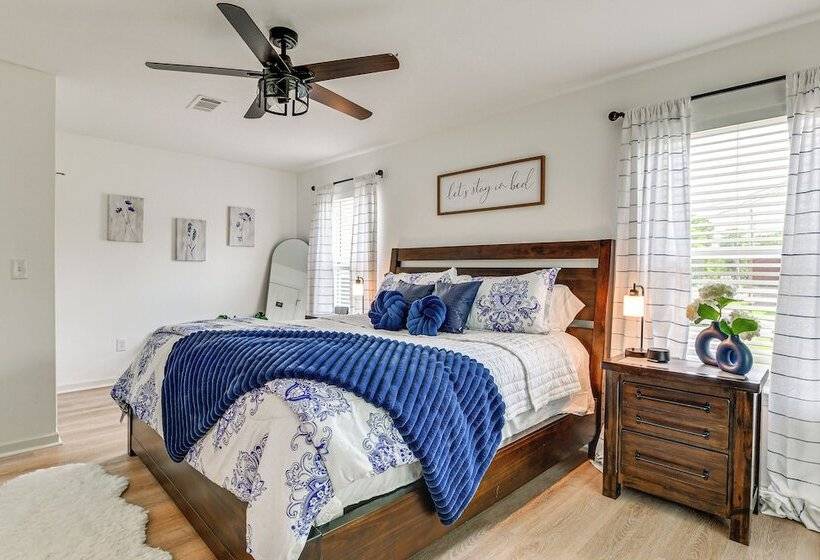 Riverfront Springfield Home W/ Scenic Deck & Dock!