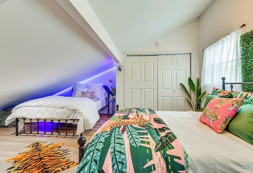 Riverfront Springfield Home W/ Scenic Deck & Dock!