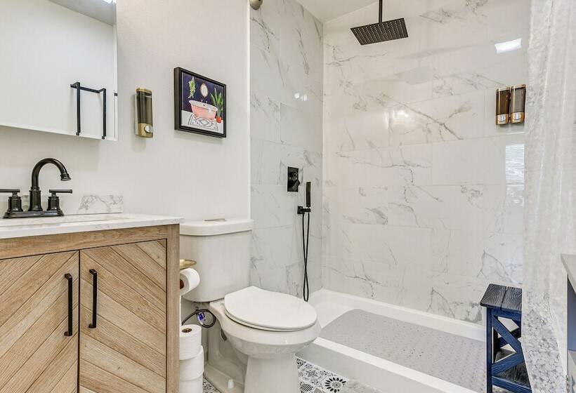 Riverfront Springfield Home W/ Scenic Deck & Dock!