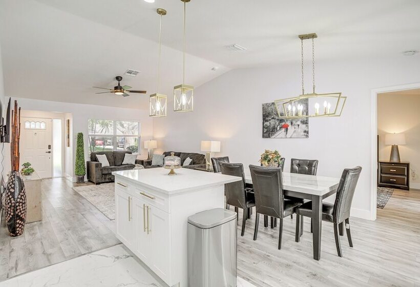 Roomy Largo Home W/ Screened Patio & Private Pool!