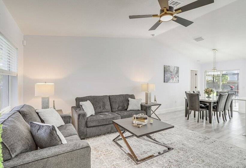 Roomy Largo Home W/ Screened Patio & Private Pool!