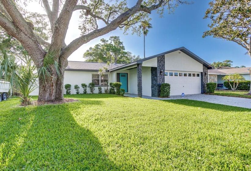 Roomy Largo Home W/ Screened Patio & Private Pool!