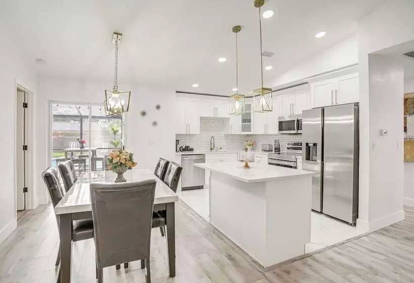 Roomy Largo Home W/ Screened Patio & Private Pool!