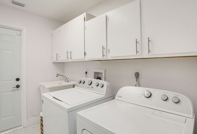 Roomy Largo Home W/ Screened Patio & Private Pool!