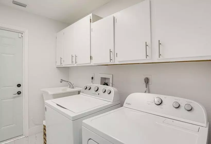 Roomy Largo Home W/ Screened Patio & Private Pool!