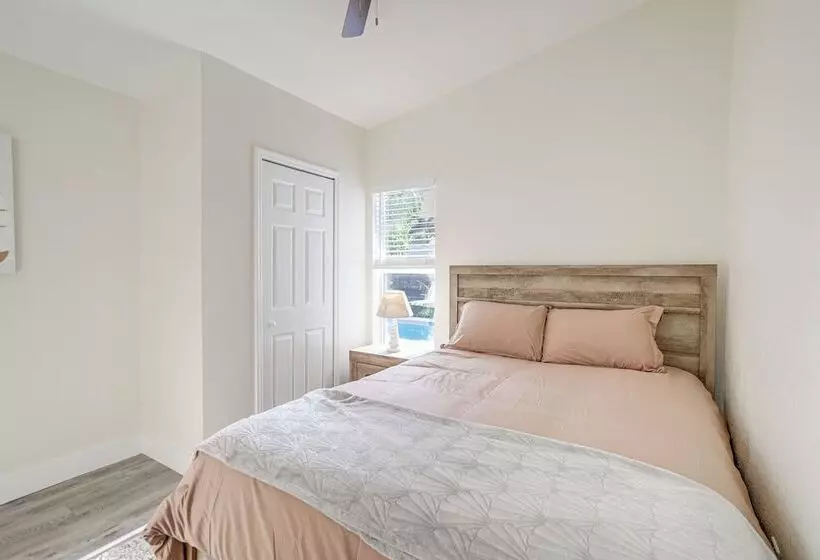 Roomy Largo Home W/ Screened Patio & Private Pool!